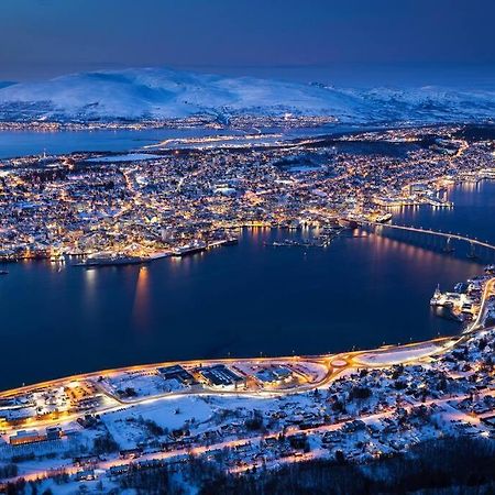 Leilighet Med Nydelig Utsikt ทรอมโซ ภายนอก รูปภาพ